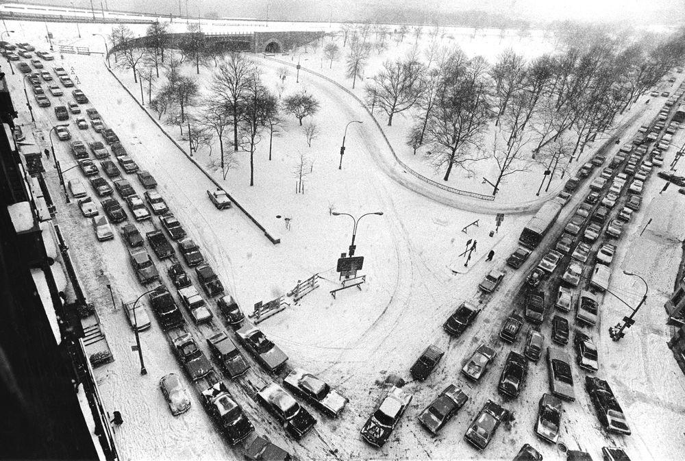  A snow storm hit&nbsp;New York City&nbsp;during the gas shortage which was&nbsp;limited to $10 per car. Many cars, like the ones shown here at  West 72nd St. and&nbsp;Riverside Drive, &nbsp;ran out of fuel and were abandoned, creating a giant traffi