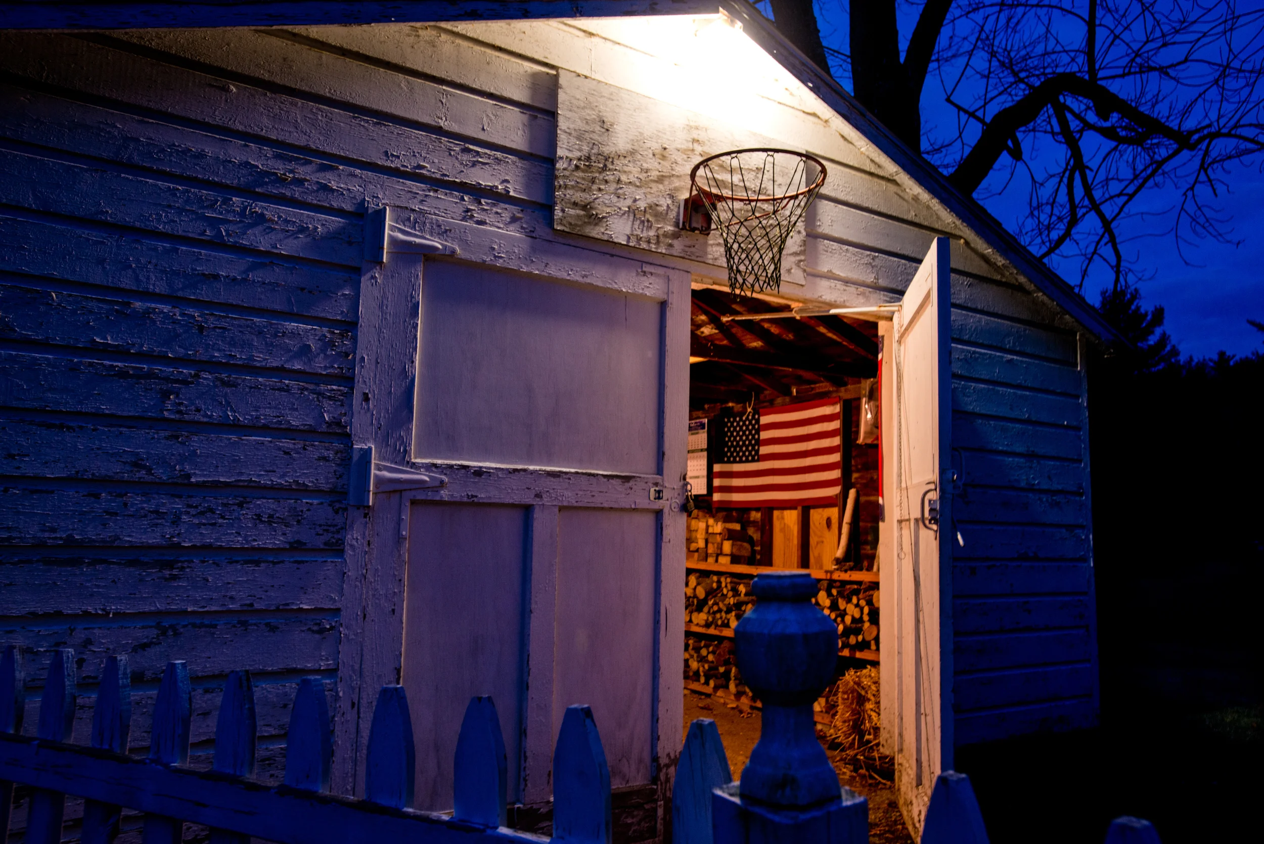 An old basketball hoop in Averill Park, New York © Rob Hammer