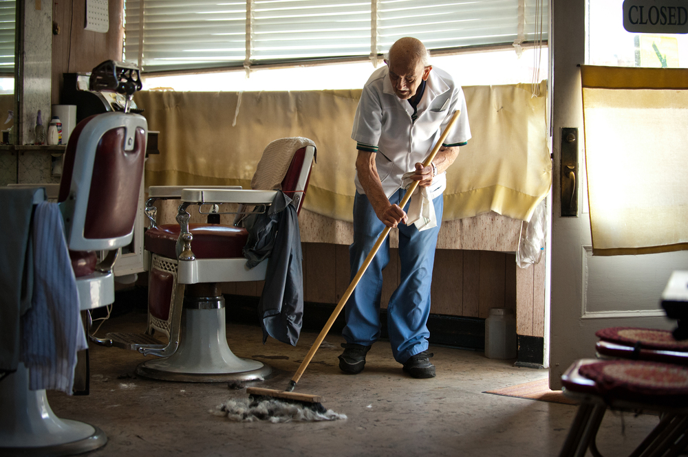  Tony's Barbershop in Greenwich, Connecticut&nbsp;© Rob Hammer 