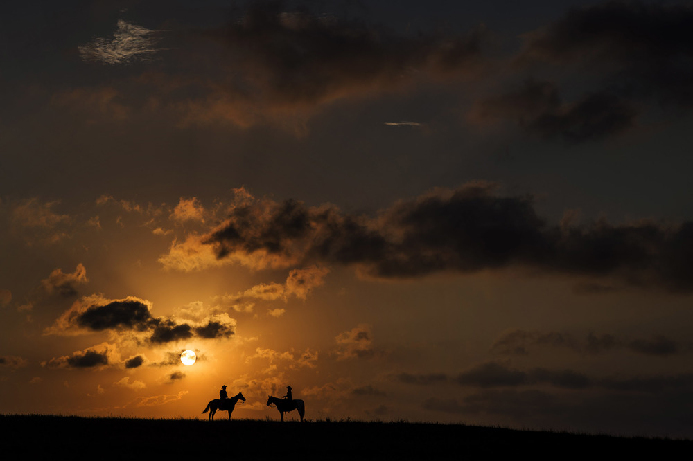  Brothers Kelly and Kevin Morrow on horseback in Holt County, Nebraska.&nbsp;©&nbsp;Bill Frakes/Straw Hat Visuals 