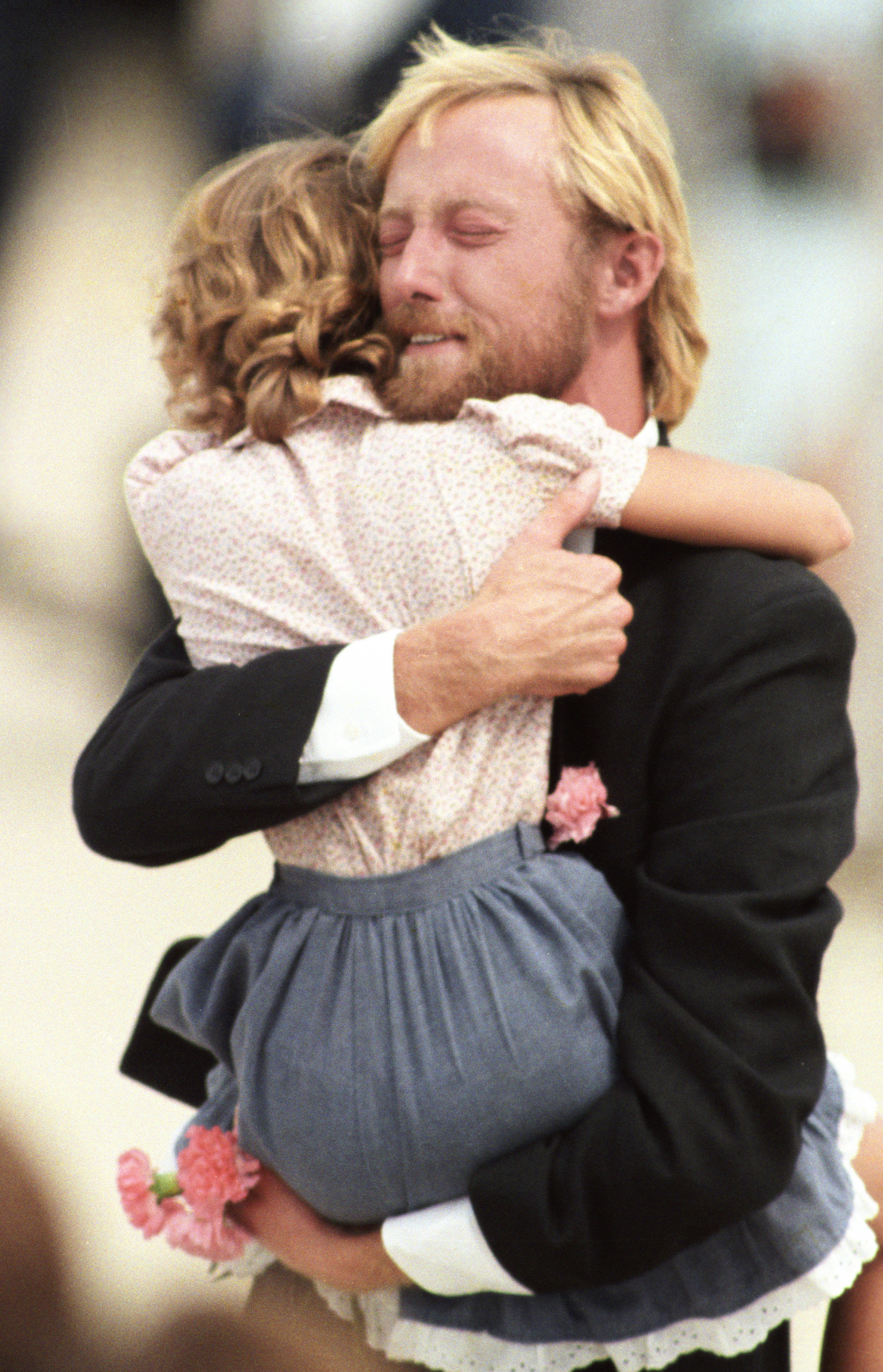 Former TWA flight 847 hostage Victor Amburgy hugs an unidentified girl after his arrival at Andrews Air Force Base. © Bill Frakes/Straw Hat Visuals