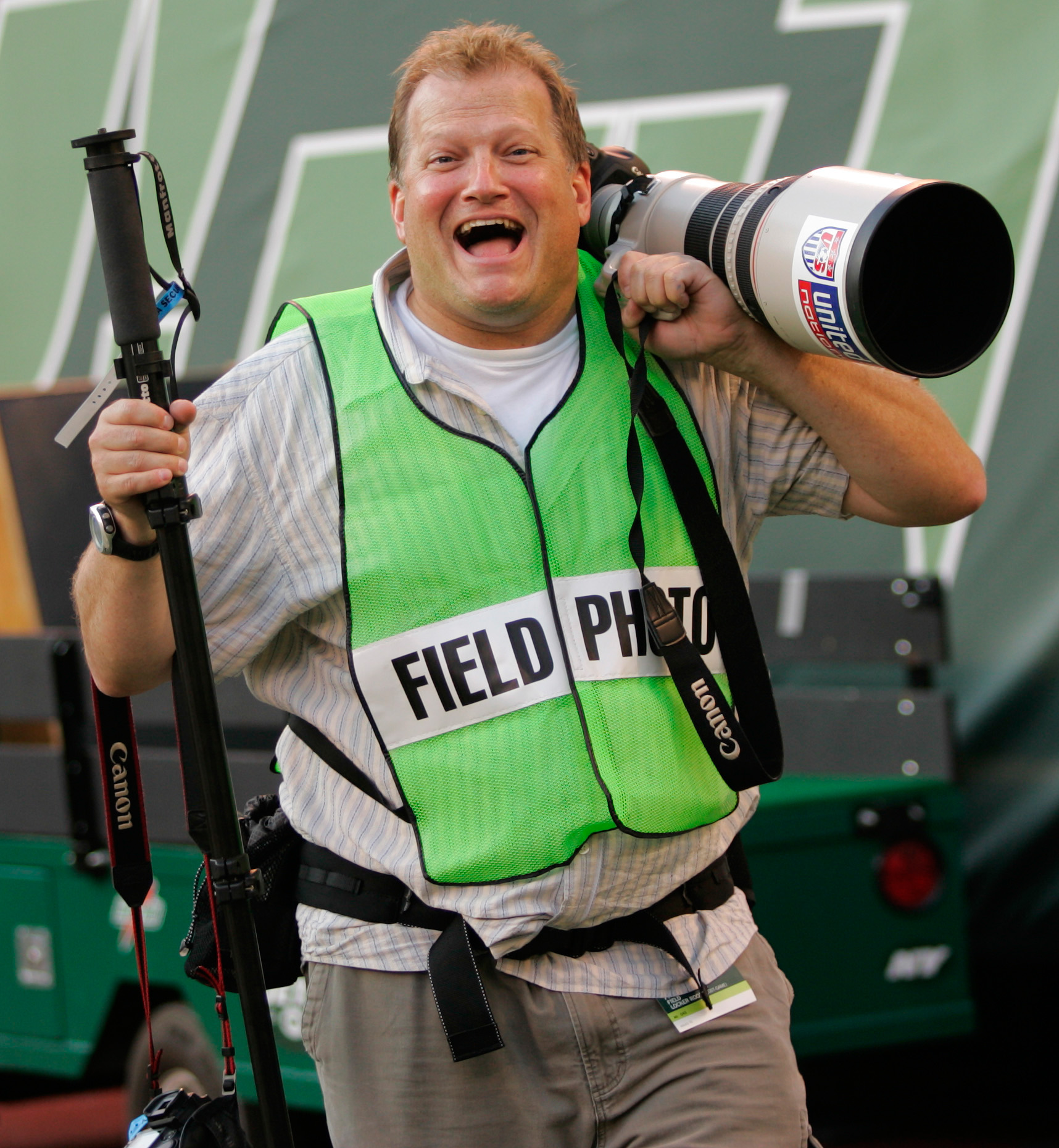 Comedian Drew Carey works the sidelines at a Jets v Dolphins game. September 18, 2005 © David Bergman