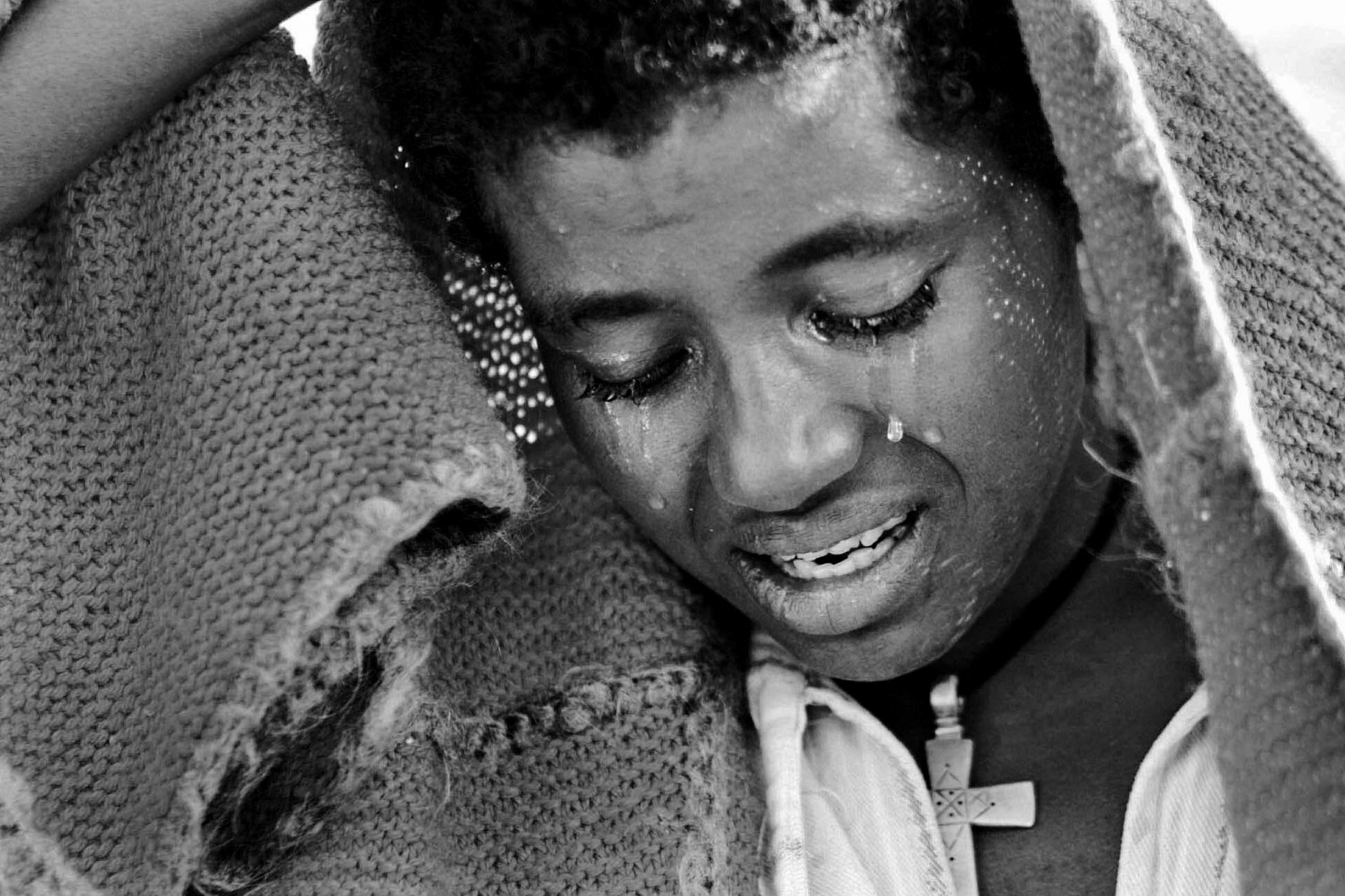 Ahai, a fragile young woman of about 22, weeps; her heart heavy from the suffering she has endured since the death of her baby and trauma of living with a fistula. © Mary F. Calvert/The Washington Times/ ZUMAPRESS.com