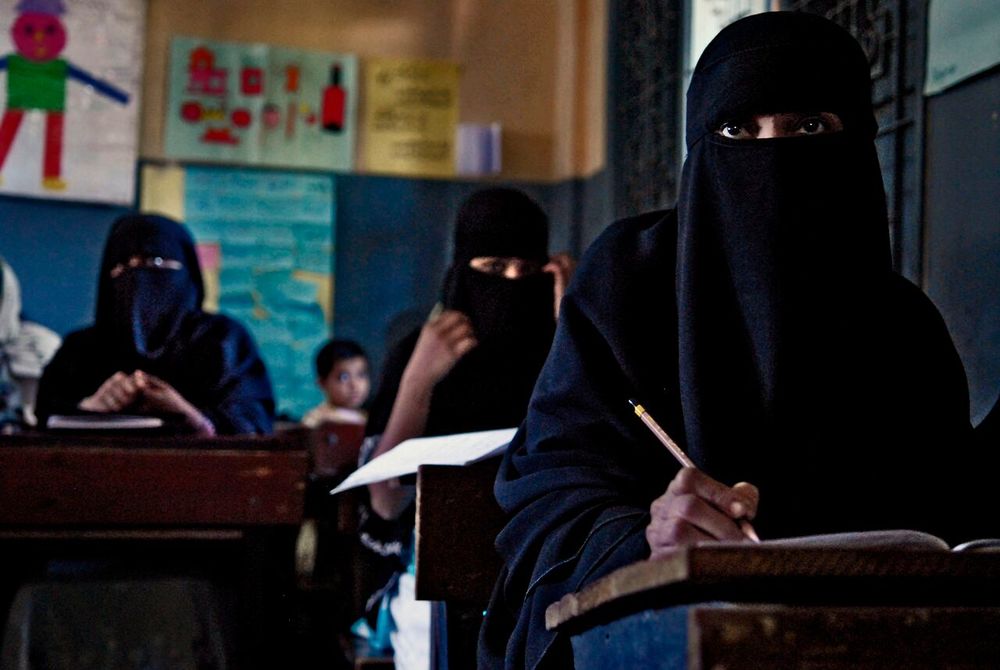   Women listen intently during a class at a reading center in Karachi, Pakistan.  © Mary F. Calvert/ ZUMAPRESS.com    