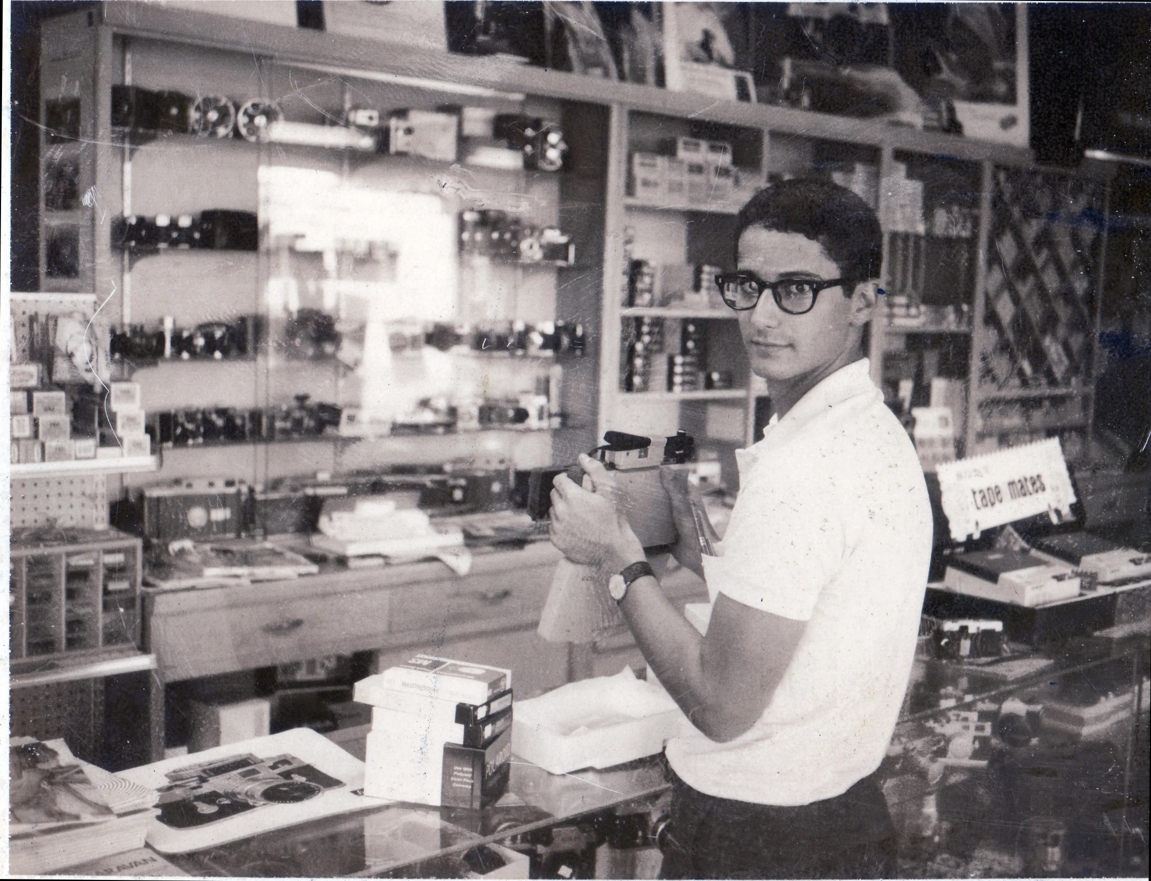 David Burnett at Shutterbug Camera shop: Salt Lake City circa 1965. © 2015 David Burnett/Contact Press Images
