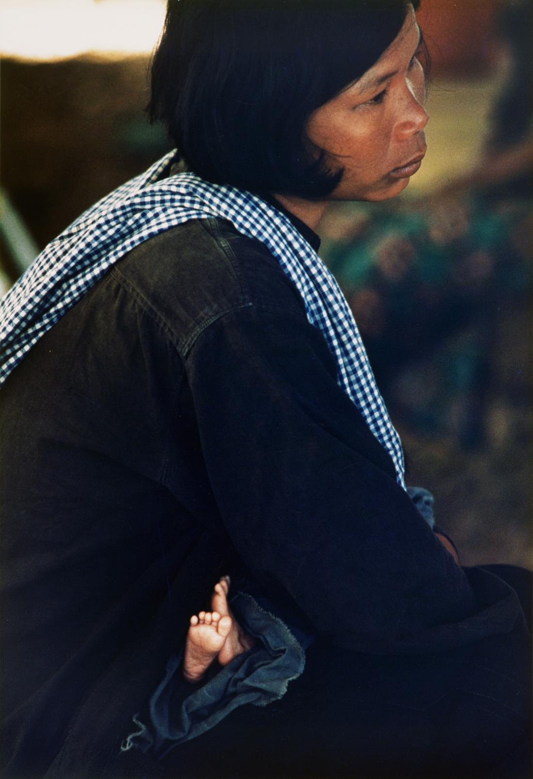 A Cambodian mother with her child in the Sakeo refugee camp in Thailand, November 1979. World Press Photo of the Year 1980. © 2015 David Burnett/Contact Press Images