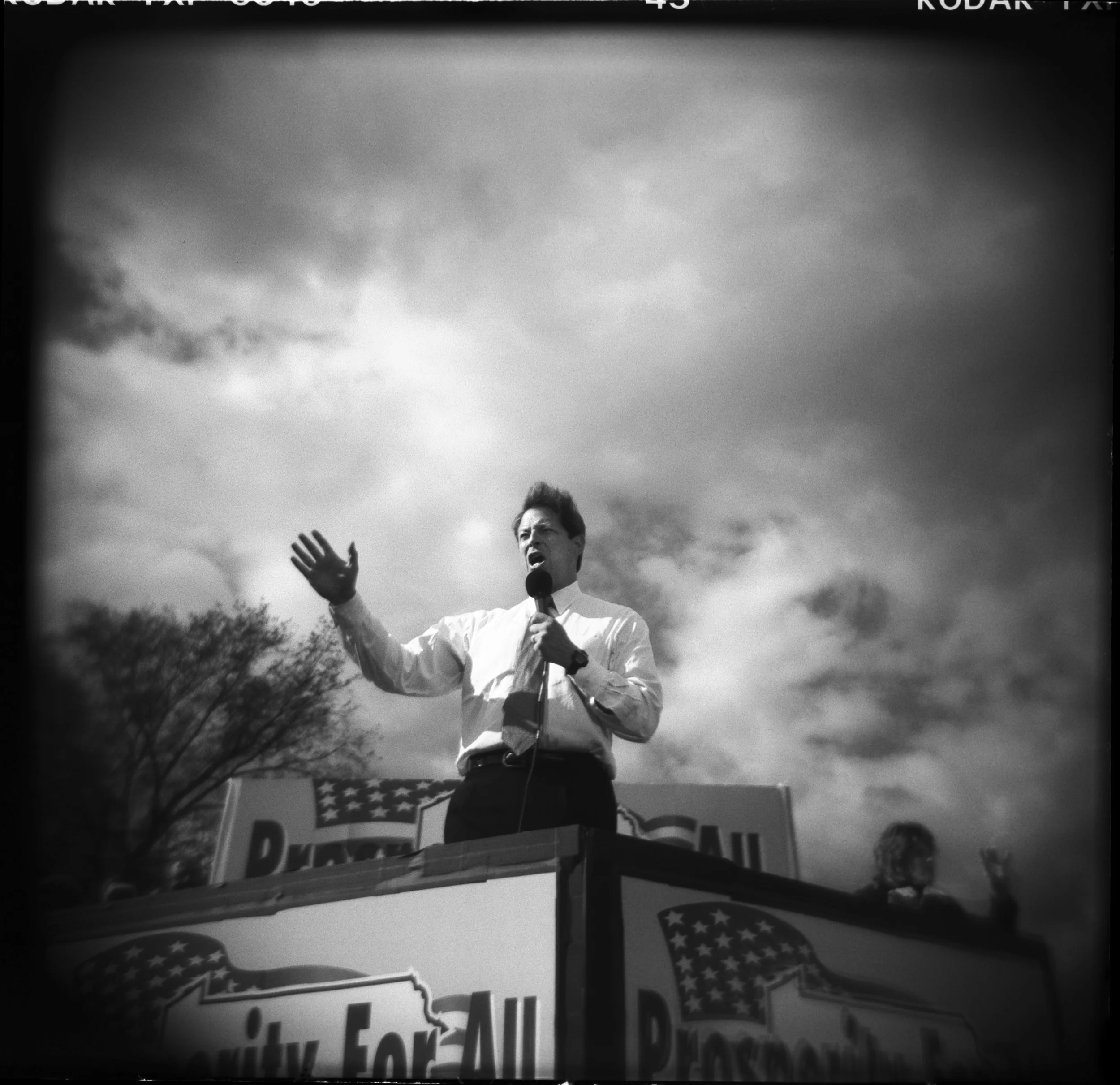 Vice-President Al Gore during the last days of his unsuccessful presidential campaign against George W. Bush, Philadelphia, Pennsylvania, November 2000. © 2015 David Burnett/Contact Press Images