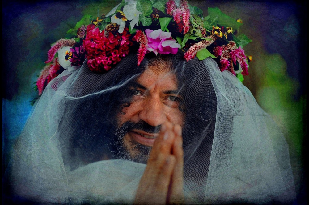   On this final day of the Pope Francis visit to Washington I was sent down to the National Mall to hang with the faithful. I met this lovely chap (Mauricio Ticas) who was blessing those who passed by. I had to know: Was he dressed as the Maharishi Y