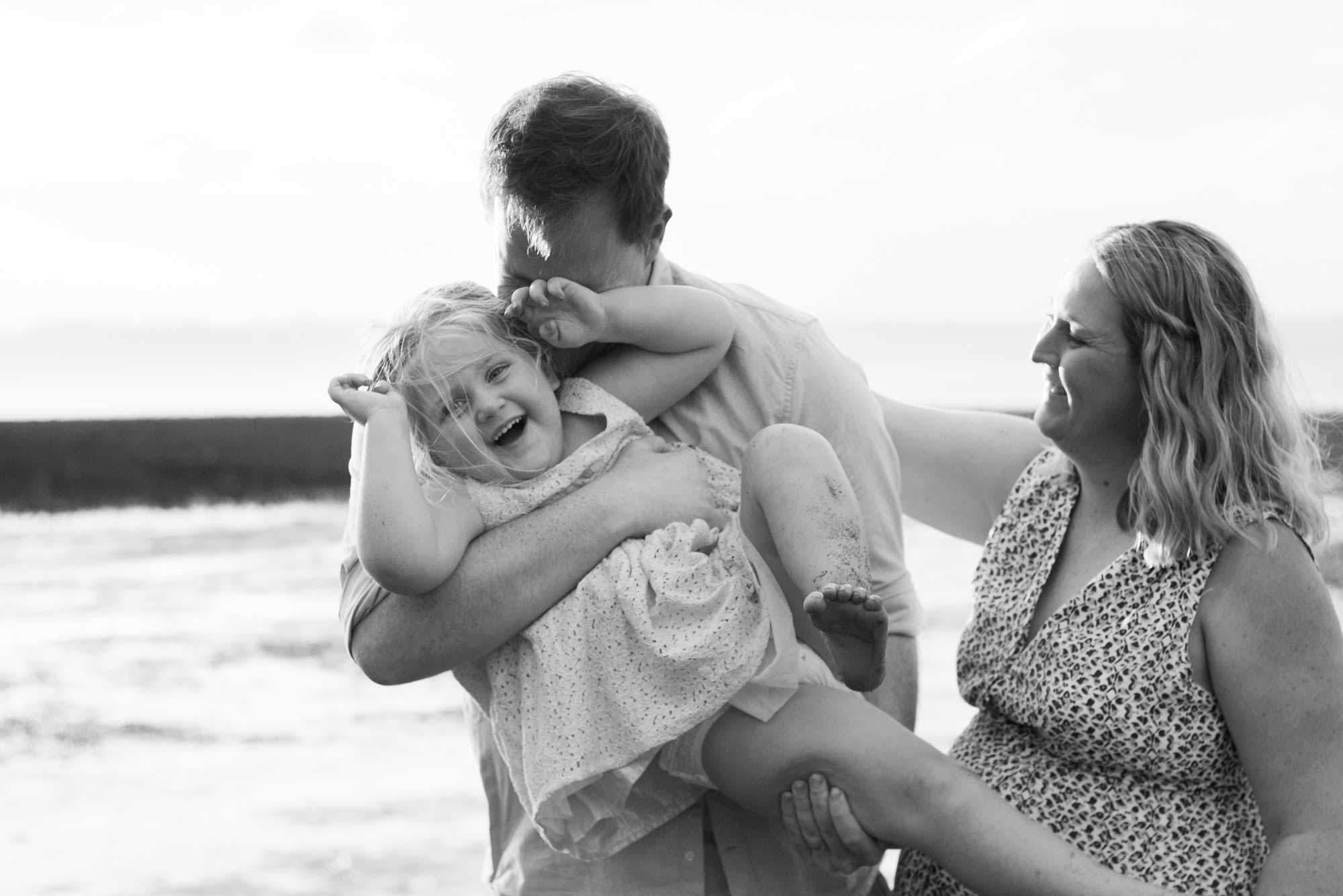 Brisbane Family Photographer | Ipswich Family Photographer | Brisbane Photographer | Family Photography | Pregnant Mother | Couple in Love | Family | Waterfront | Wellington Point