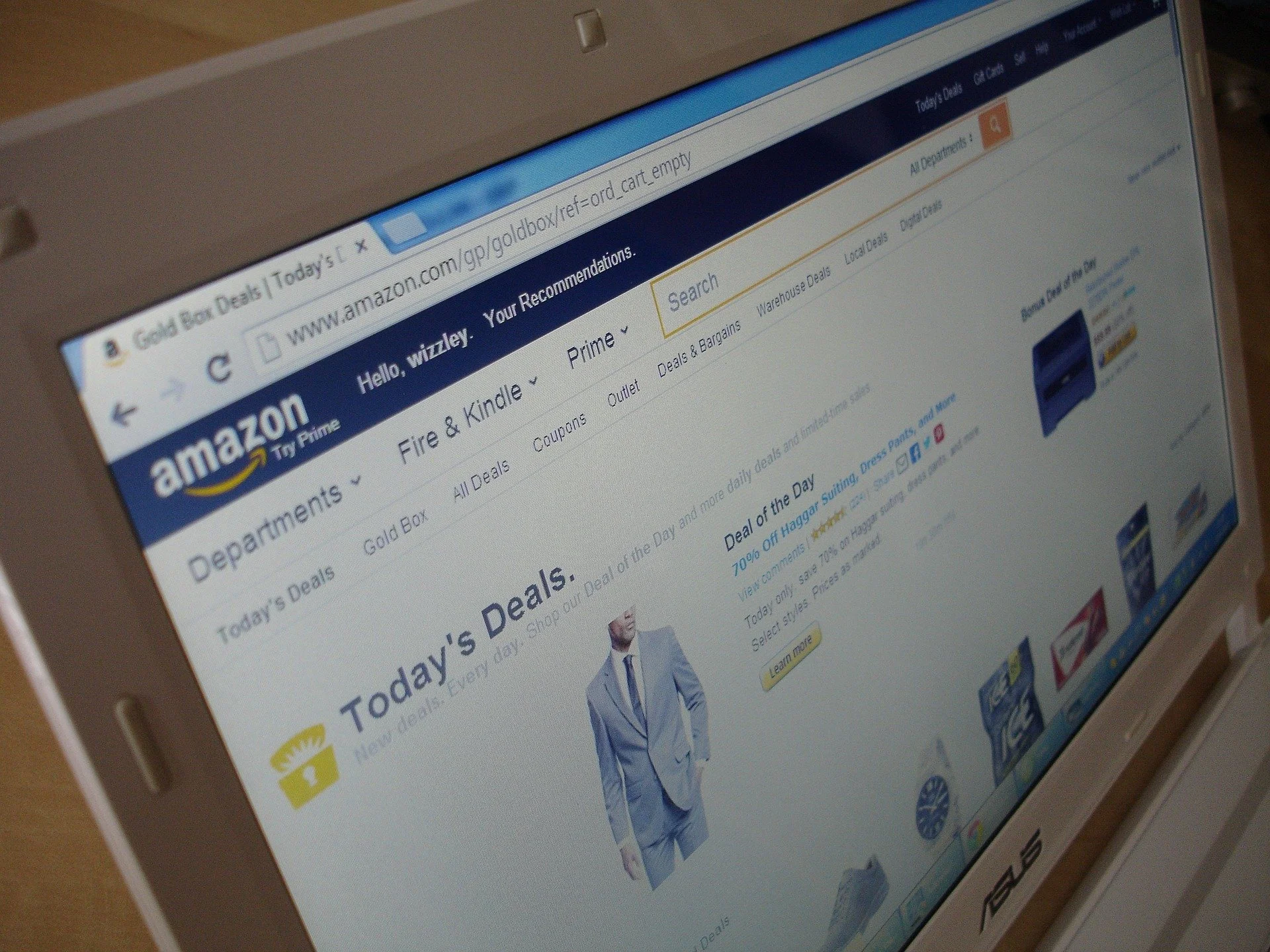 AMZN: Amazon Prepares for a Second Round of Layoffs Amid Fears of a Recession