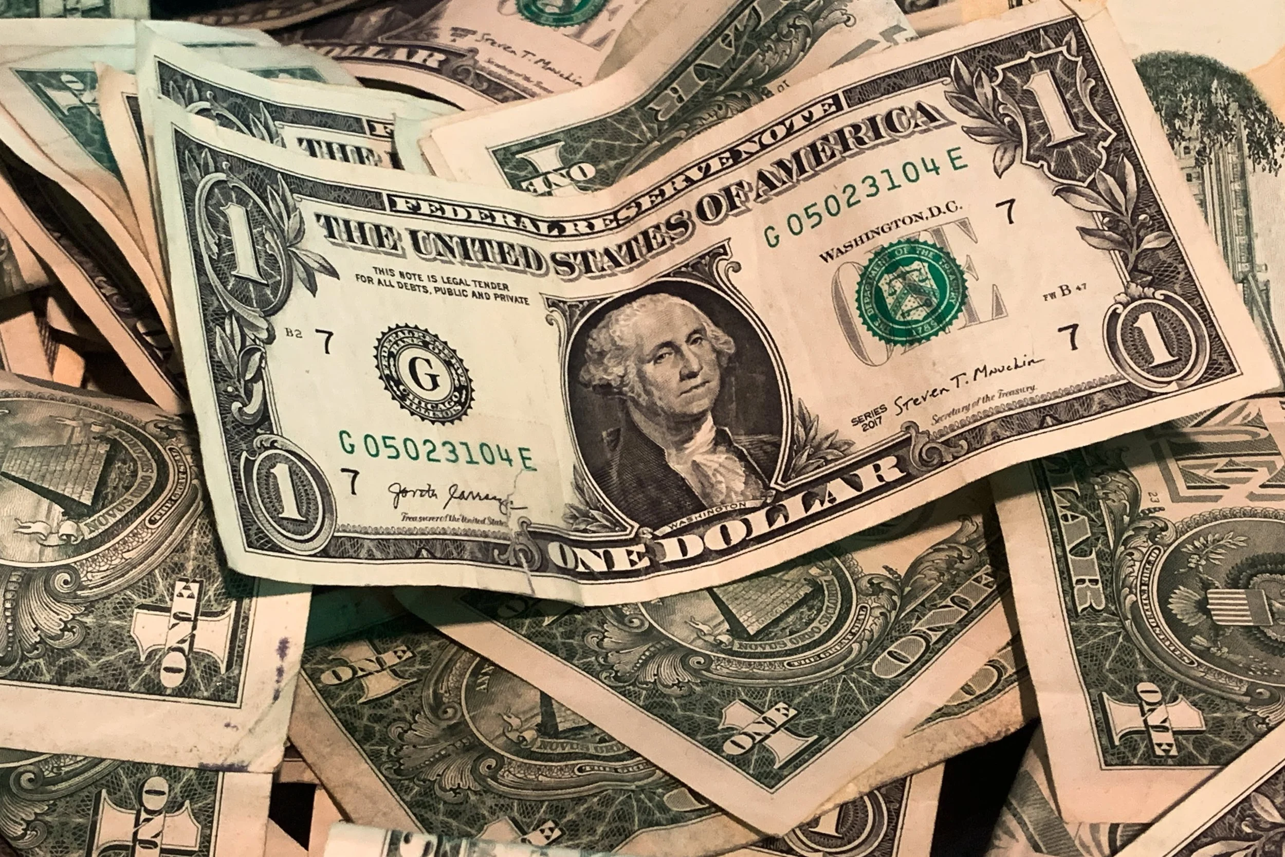 USD/JPY: The dollar stays above 144.00 yen as traders watch the Fed's measure of inflation