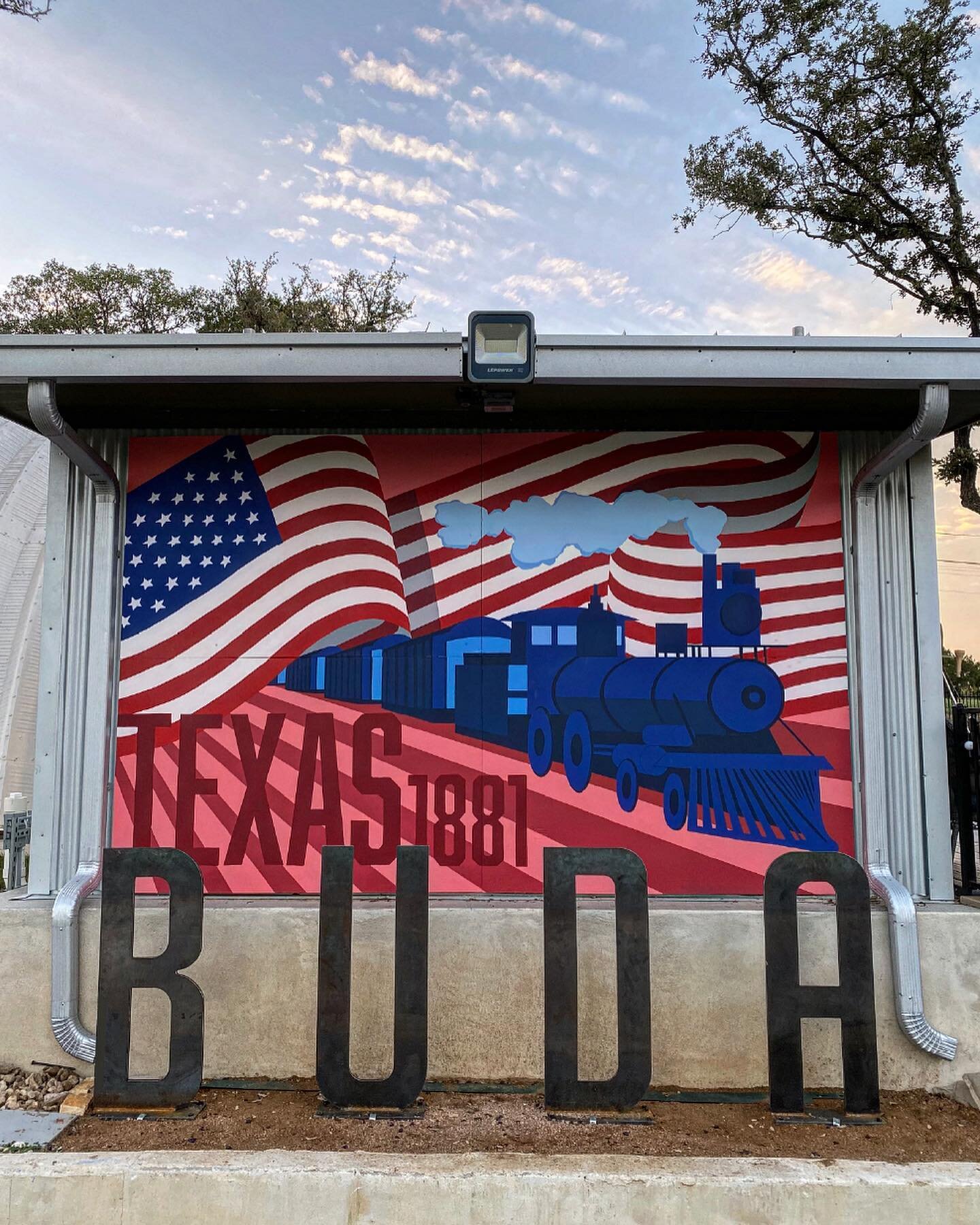 Bustlin' Buda!
.
Brittany and I won the Buda, Texas mural contest! Here's our patriotic, tech-mural-sculpture for @ww2minigolfandmuseum inspired by downtown Buda. With augmented reality features powered by @unstationeryco, mini-golfers can scan a QR 