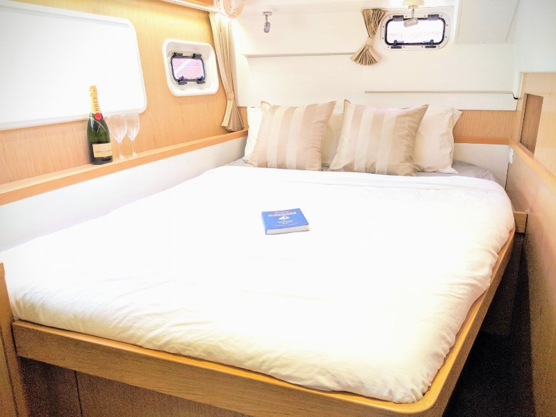 ximulasail gracefully master cabin bed.jpeg