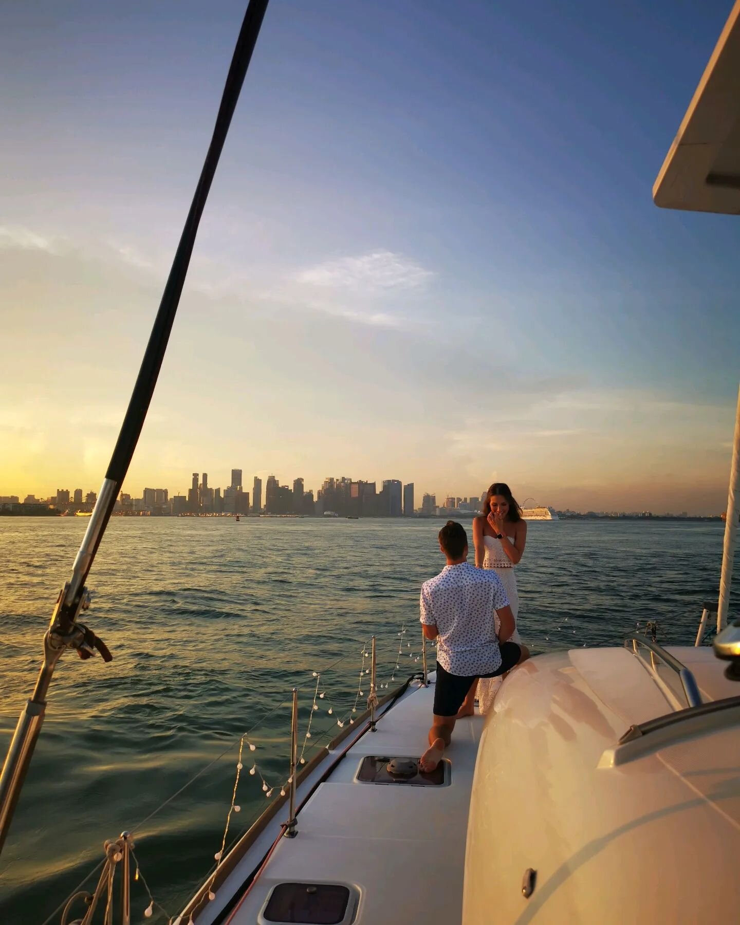 So Brandyn started planning with us this surprise proposal for Rachel months ago while he was all the way in U.S. before he came to visit her for a week in Singapore. Can we say - perfect weather, beautiful couple, scenic views, a sweet intimate mome