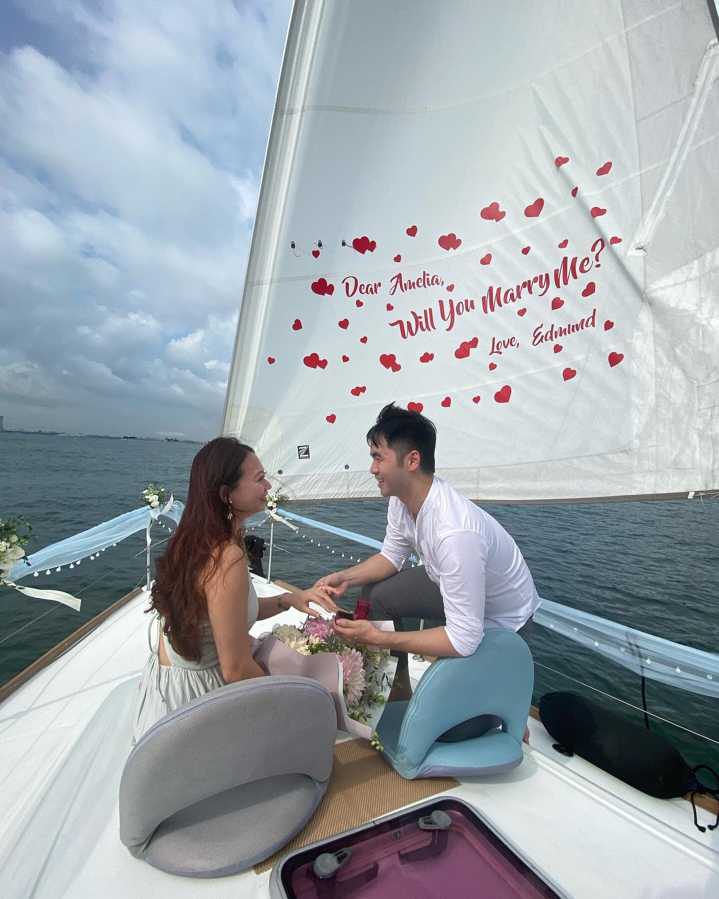 Congratulations to the beautiful couple, Edmund and Amelia! Wishing you all the very best from here forward and thank you for allowing us to be part of such a significant milestone ❤️ 

Decorations and flowers by @petite_petale 
 
#yachtproposal #pro