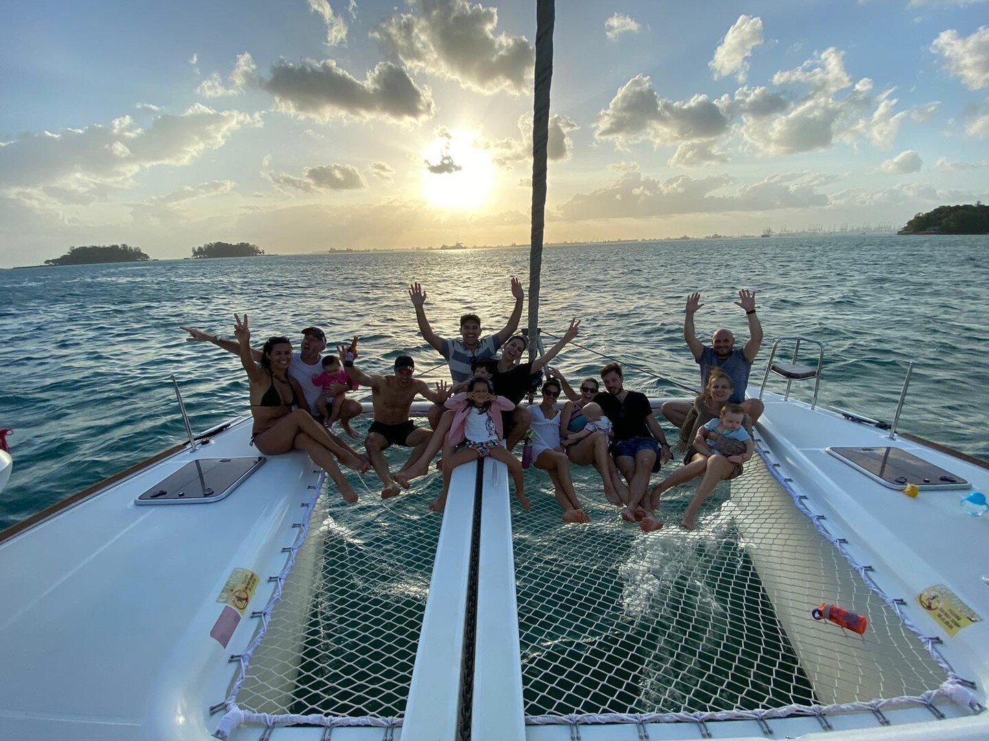 HAPPY FRIDAY EVERYONE! We hope your week has been an amazing one! If you're looking for a different location to host your next gathering (or mini getaway), come join us for a fun day out! #yachtcharter #partygetaway #ximulasail #ahappysailorineveryon