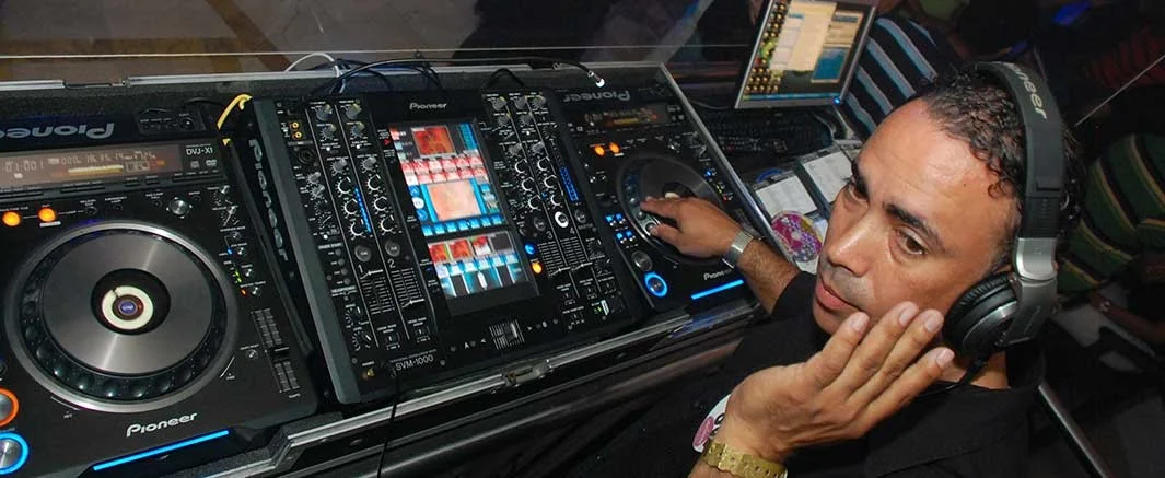 ICE-DJ-Ricardo-Herrera2-1065x437.jpg
