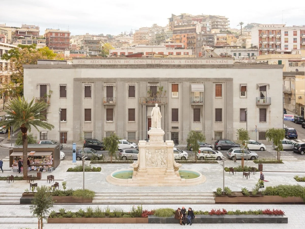 德纳瓦广场和阿尔瓦罗广场（Piazza De Nava and Piazza Alvaro）