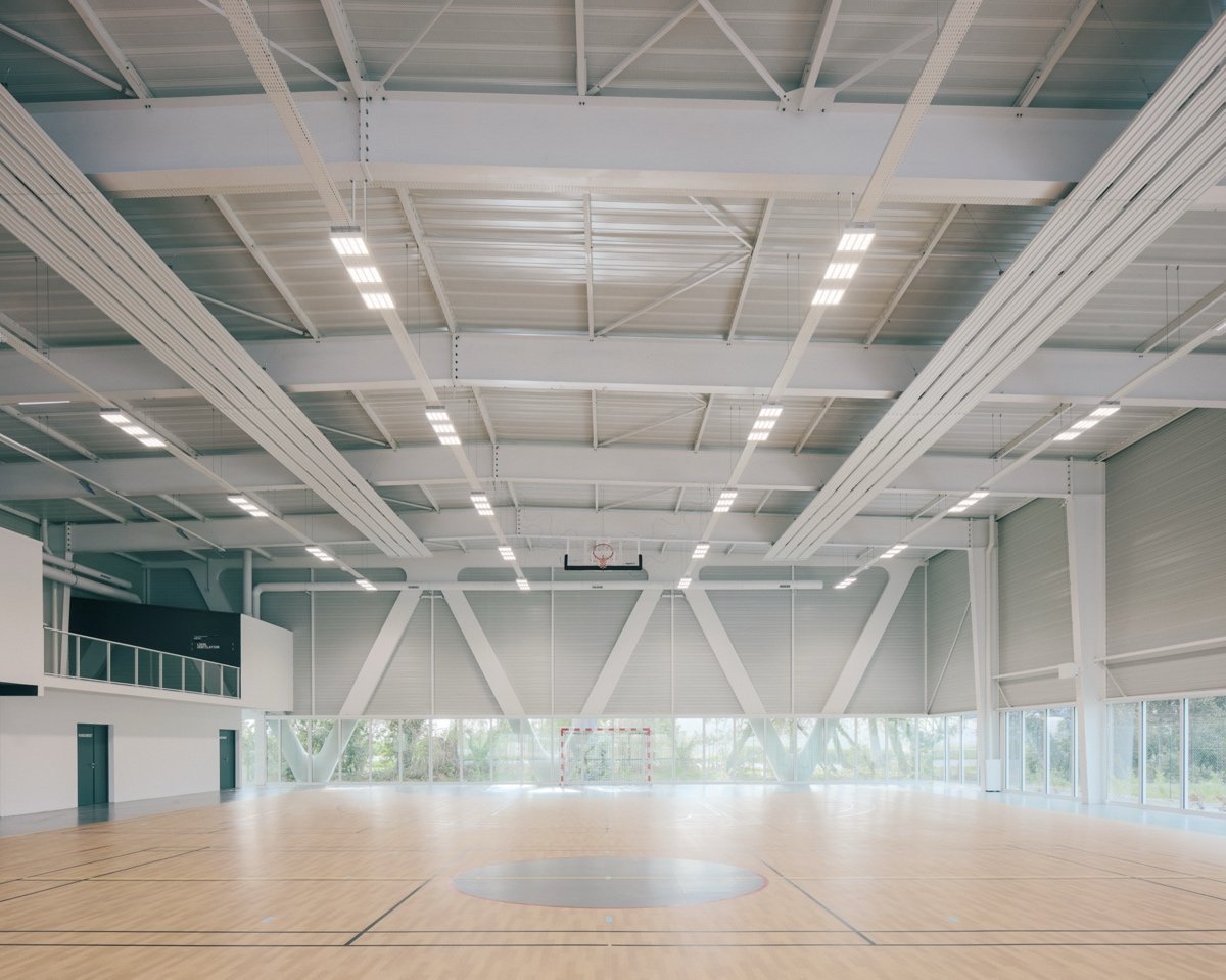 LA PROVIDENCE High school