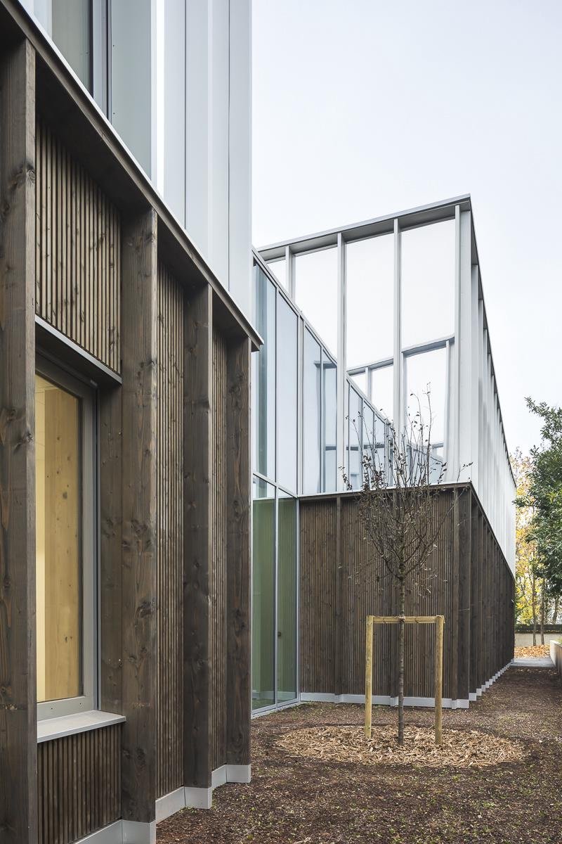 紫罗兰学校集团（Les Violettes school group）