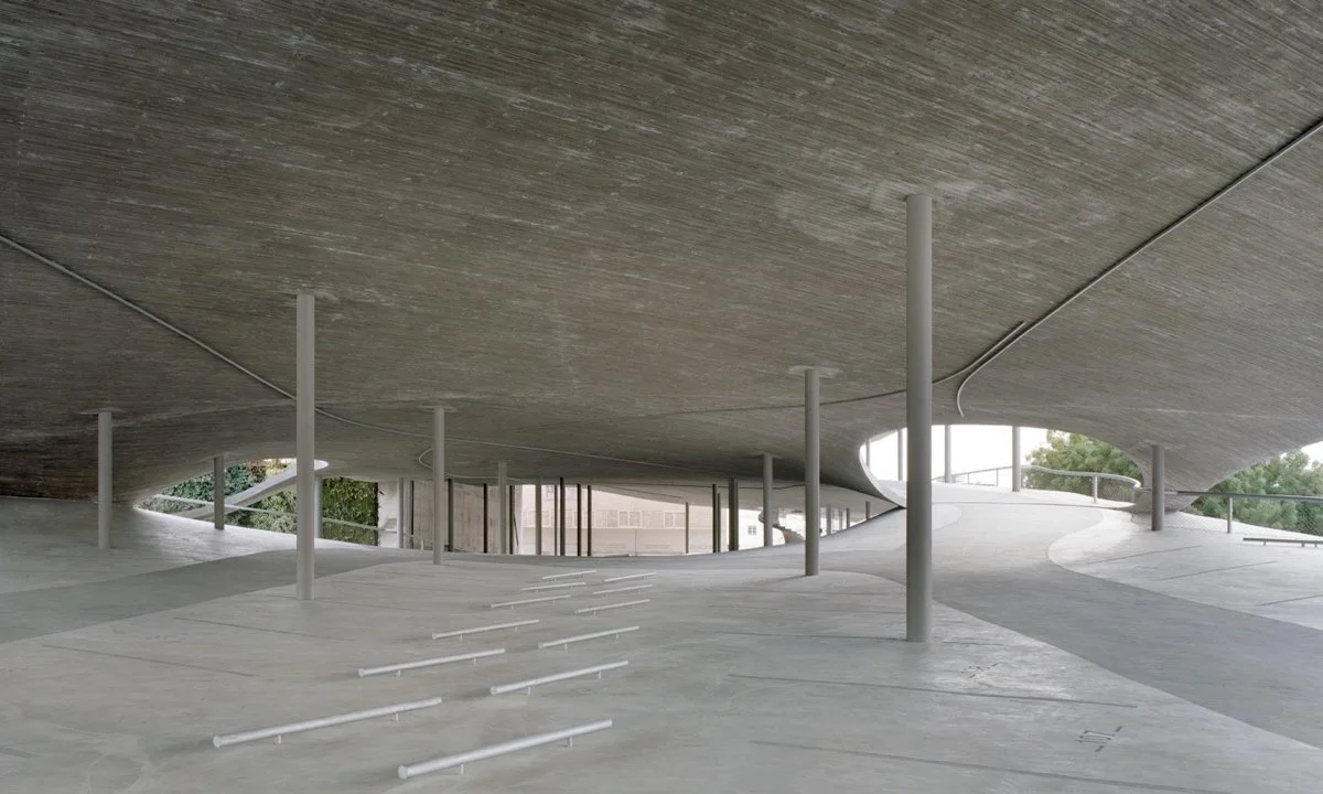 巴林停车场的珍珠小径（Bahrain Car Park for the Pearl Path）