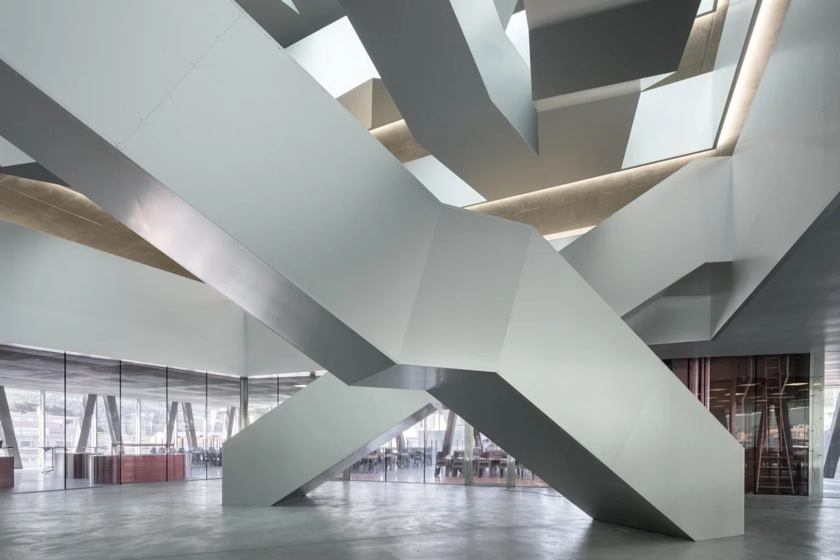 商学院与通识教育（School of Business and General Education）