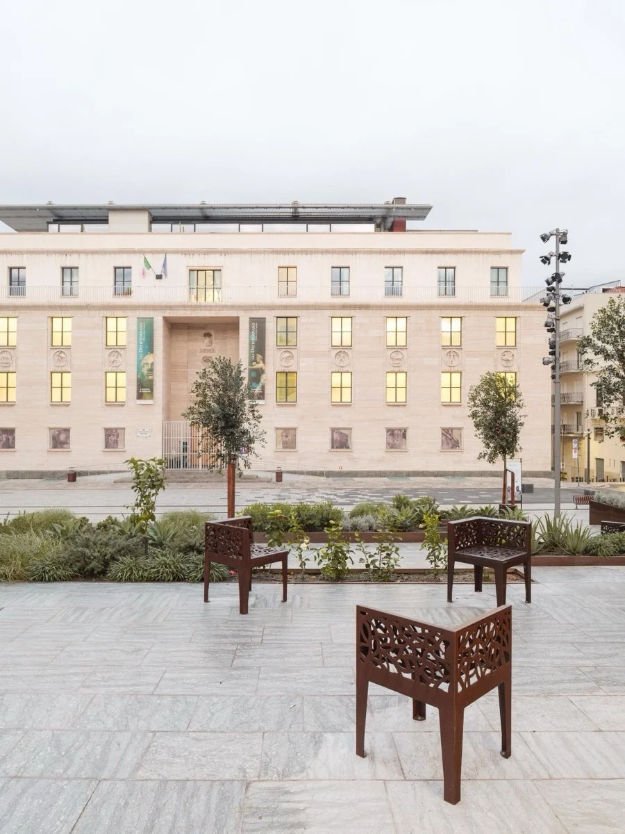 德纳瓦广场和阿尔瓦罗广场（Piazza De Nava and Piazza Alvaro）