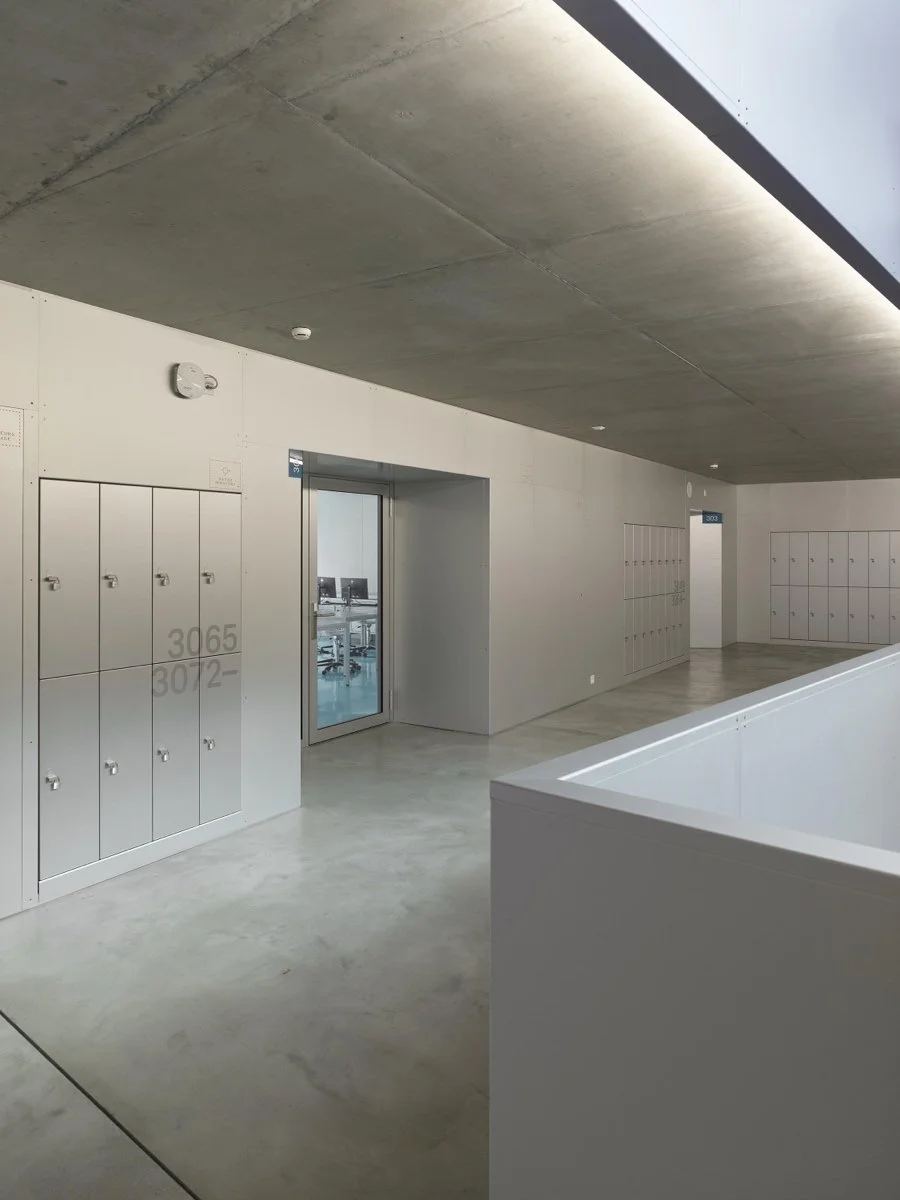 商学院与通识教育（School of Business and General Education）