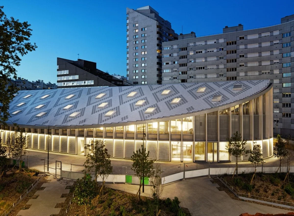 市场厅、公共停车场与步行道（Market hall, public car park and promenade）