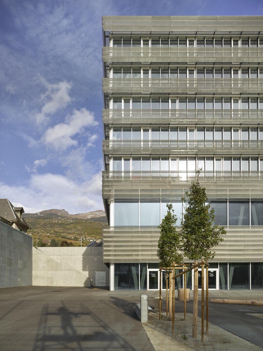 商学院与通识教育（School of Business and General Education）