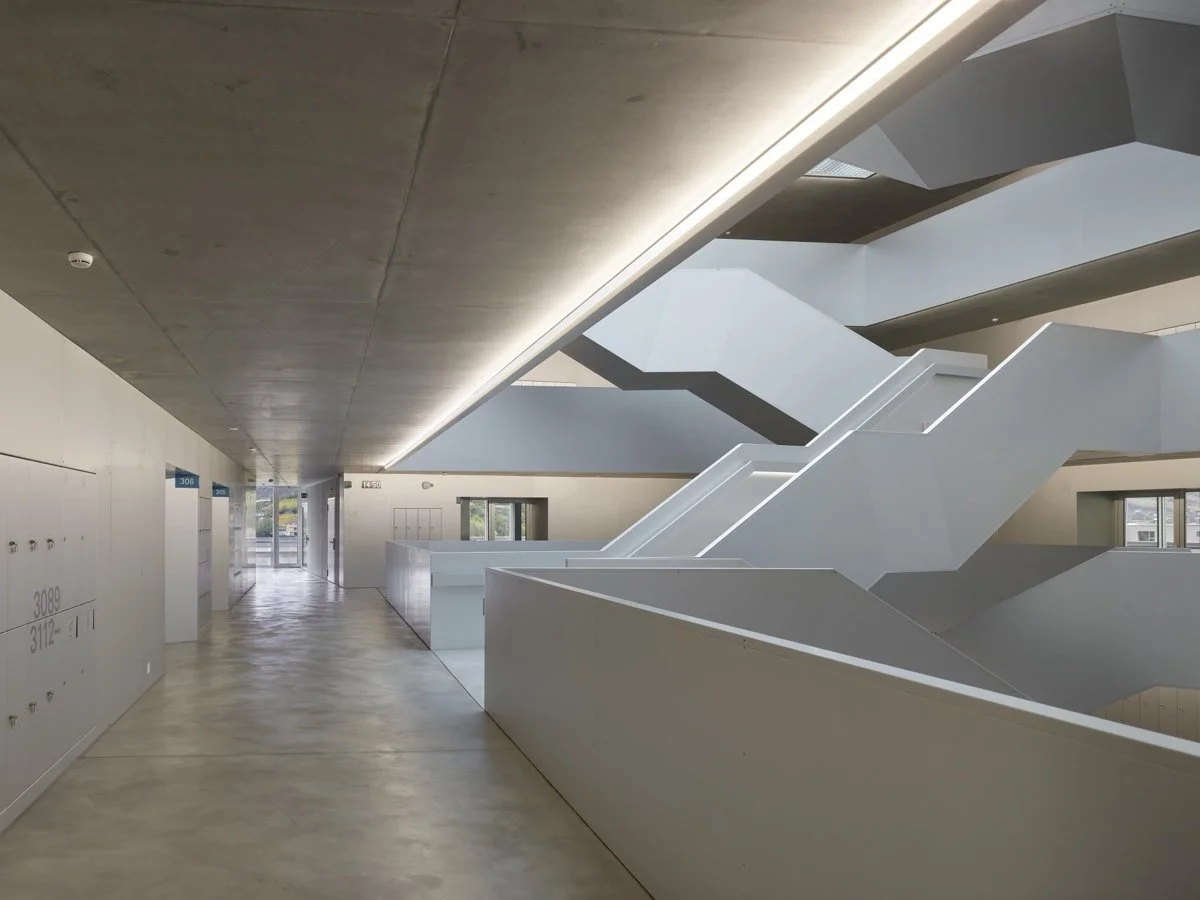 商学院与通识教育（School of Business and General Education）