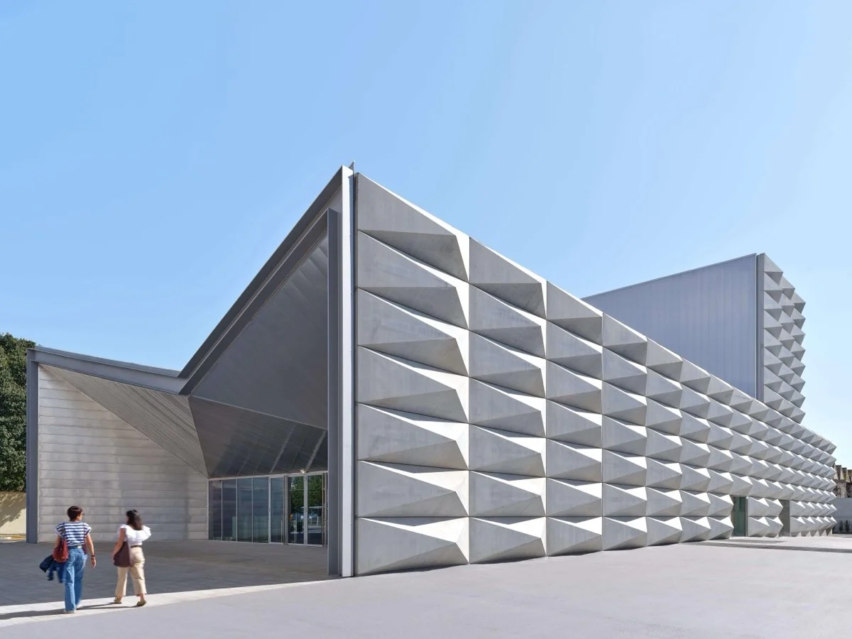 不是地标，而是「城市的客厅」：博尔索尼剧院如何重塑一条街