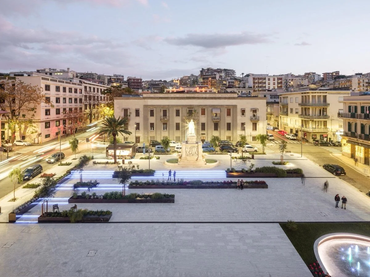 德纳瓦广场和阿尔瓦罗广场（Piazza De Nava and Piazza Alvaro）
