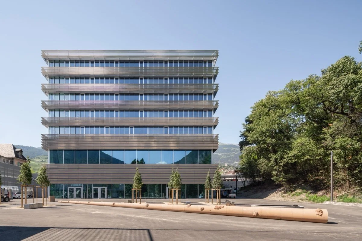 商学院与通识教育（School of Business and General Education）