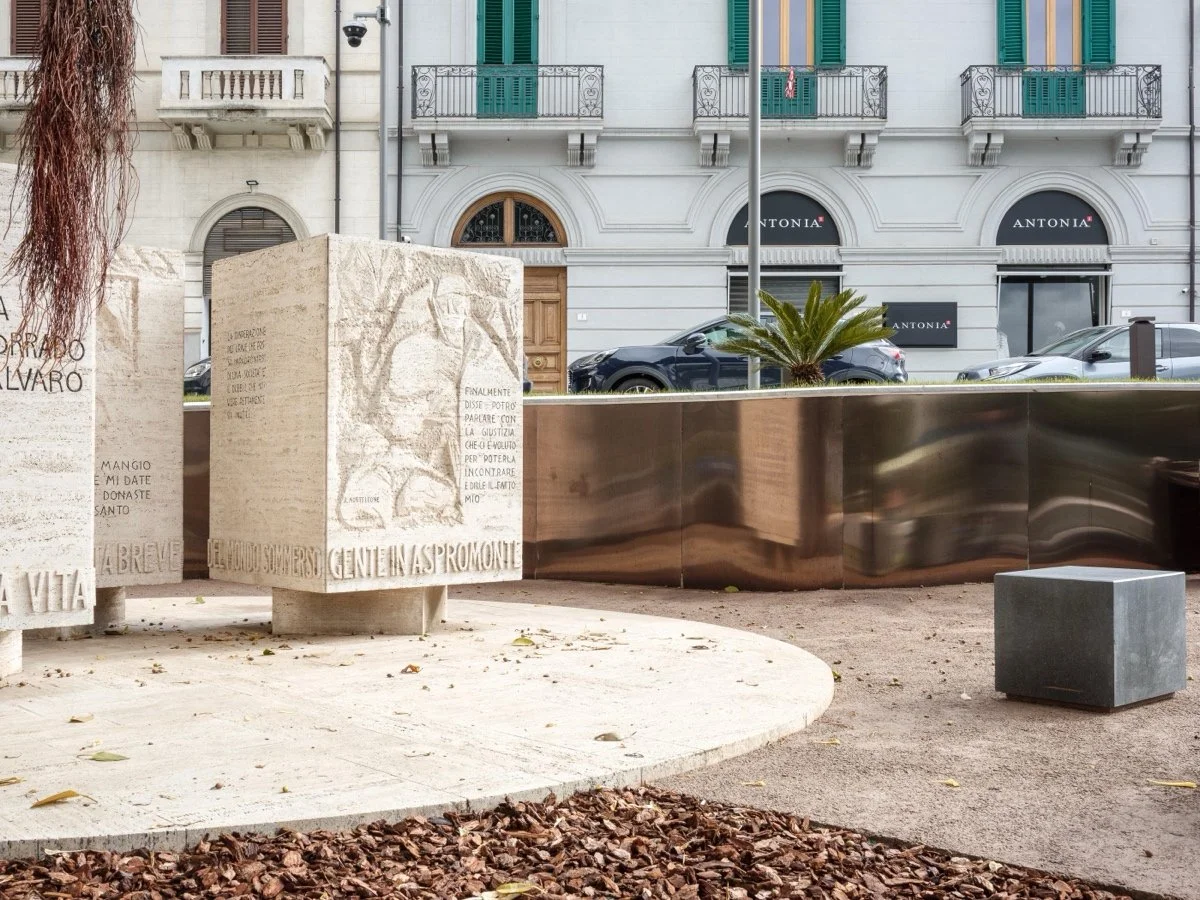 德纳瓦广场和阿尔瓦罗广场（Piazza De Nava and Piazza Alvaro）