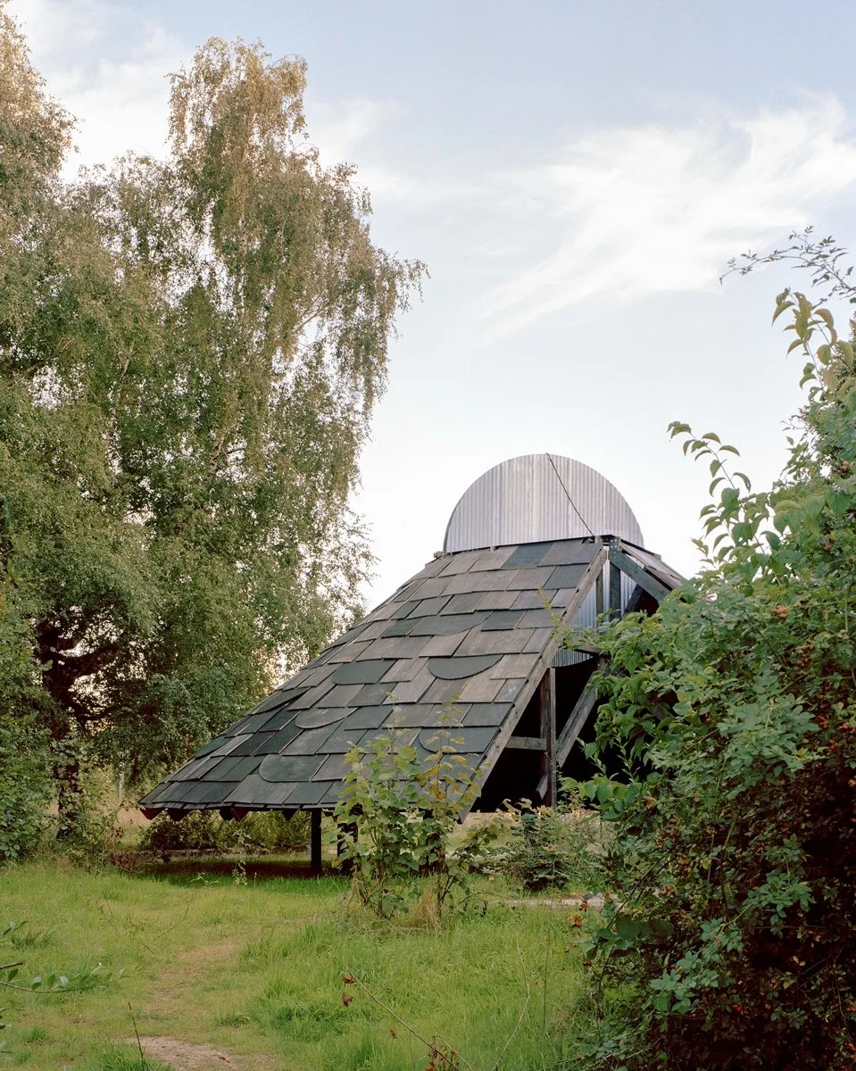 把旧舞台拆了重建｜一座围着火跳舞的建筑