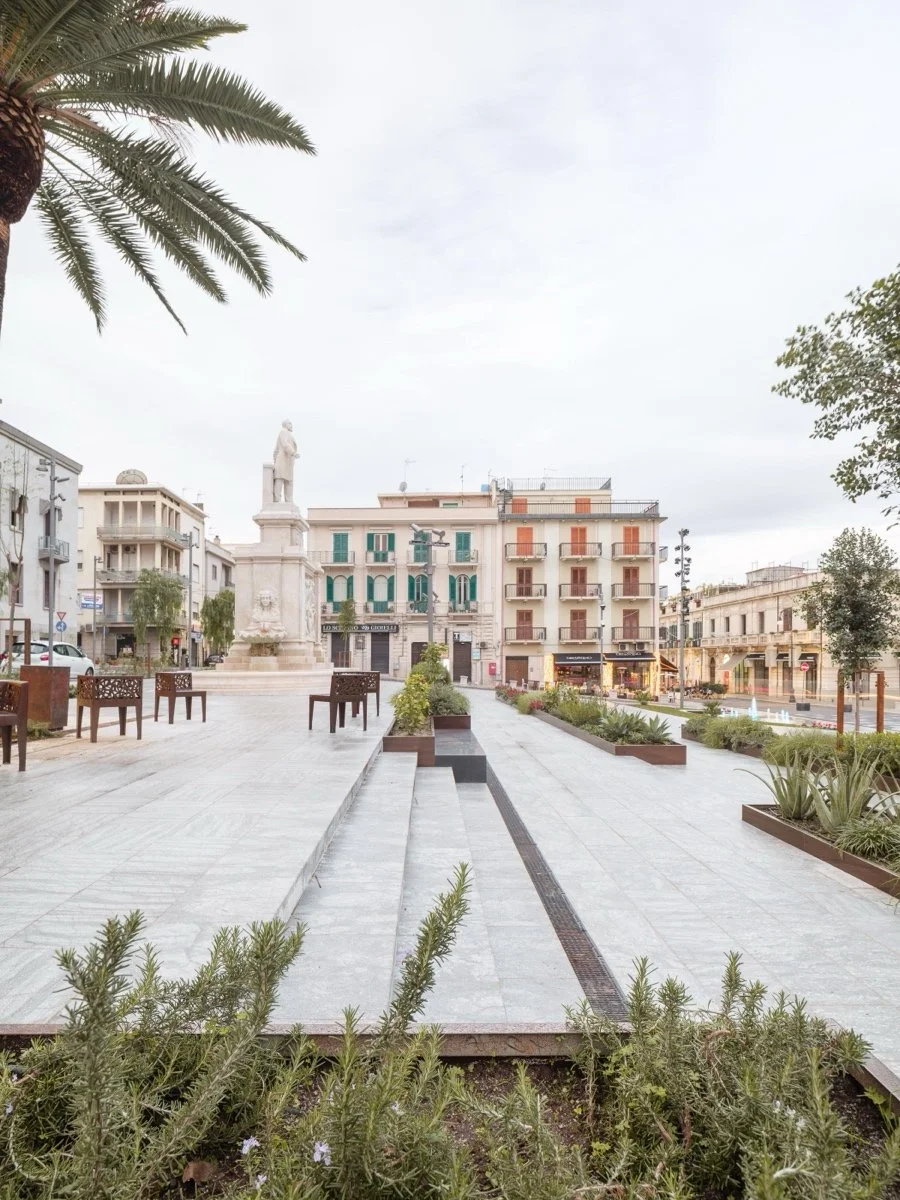 德纳瓦广场和阿尔瓦罗广场（Piazza De Nava and Piazza Alvaro）