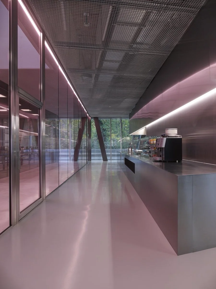 商学院与通识教育（School of Business and General Education）