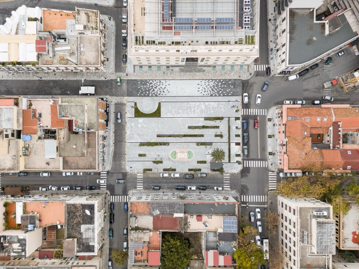 德纳瓦广场和阿尔瓦罗广场（Piazza De Nava and Piazza Alvaro）
