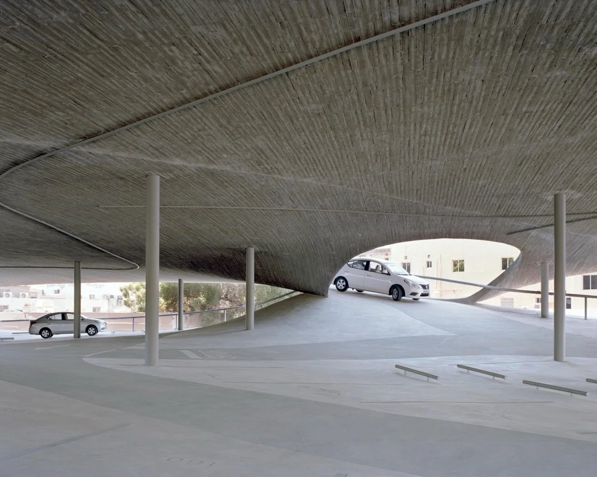 巴林停车场的珍珠小径（Bahrain Car Park for the Pearl Path）