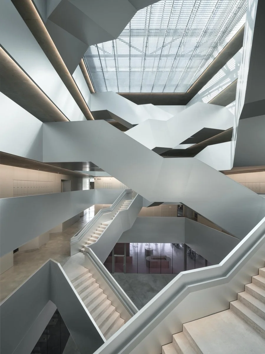 商学院与通识教育（School of Business and General Education）