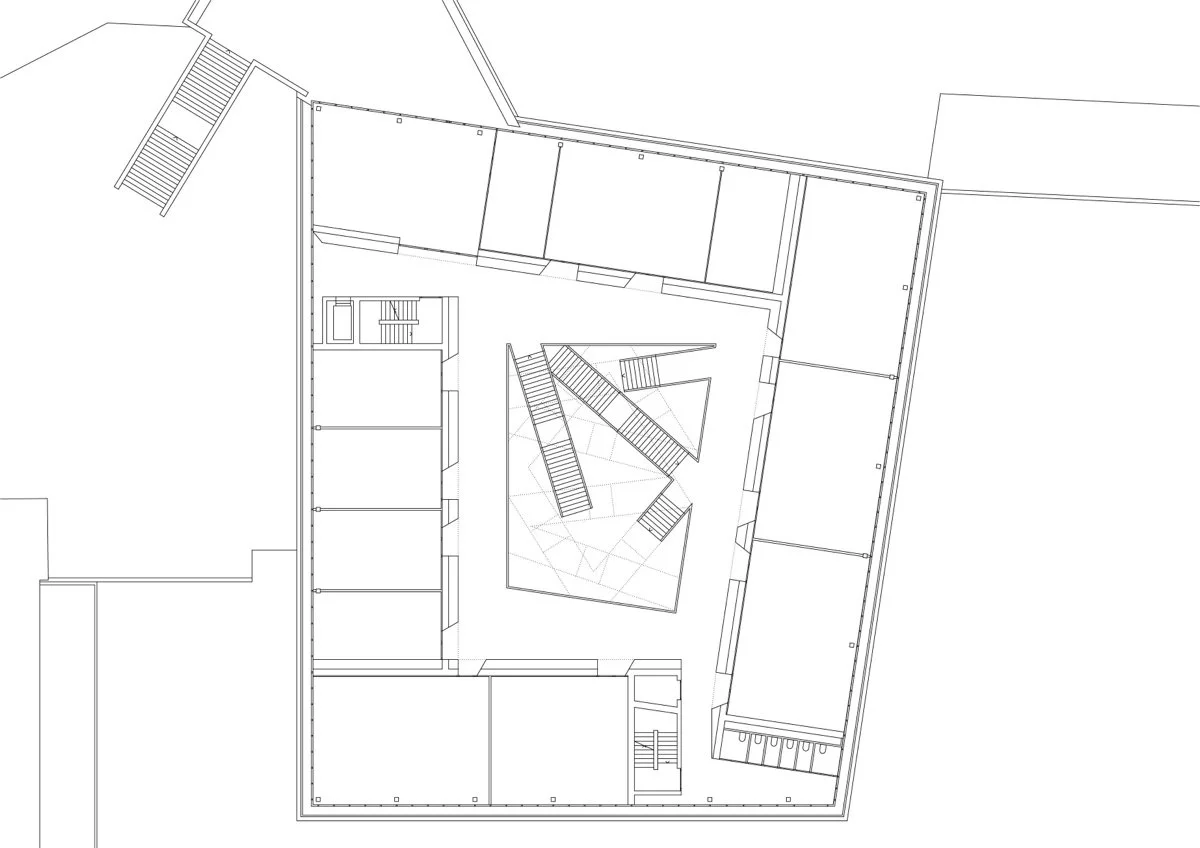 商学院与通识教育（School of Business and General Education）