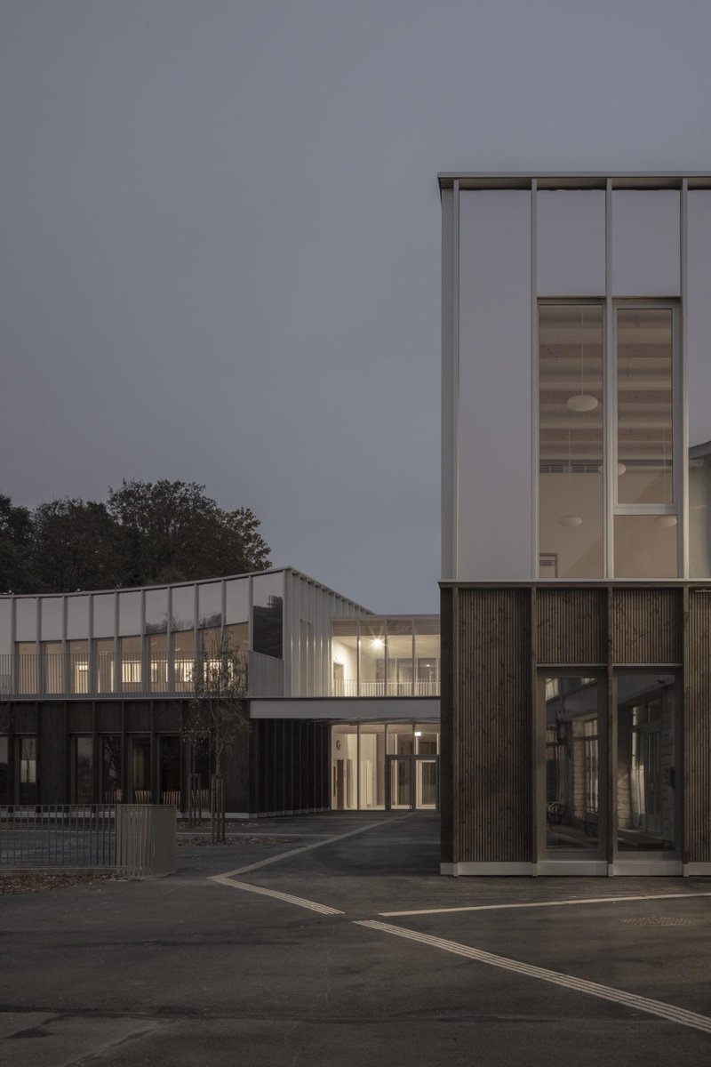 紫罗兰学校集团（Les Violettes school group）