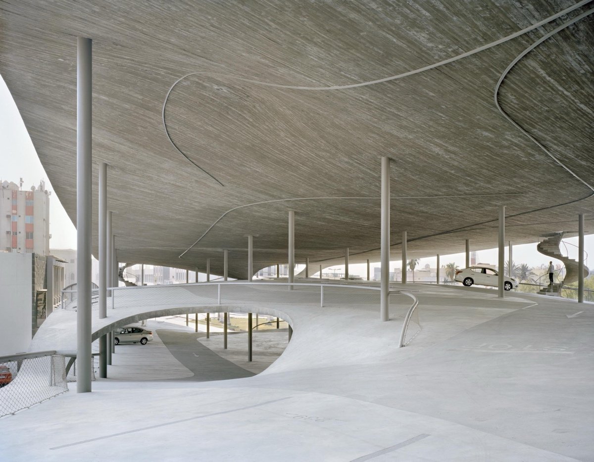 巴林停车场的珍珠小径（Bahrain Car Park for the Pearl Path）