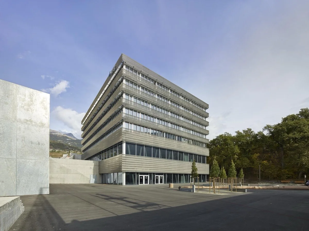 商学院与通识教育（School of Business and General Education）