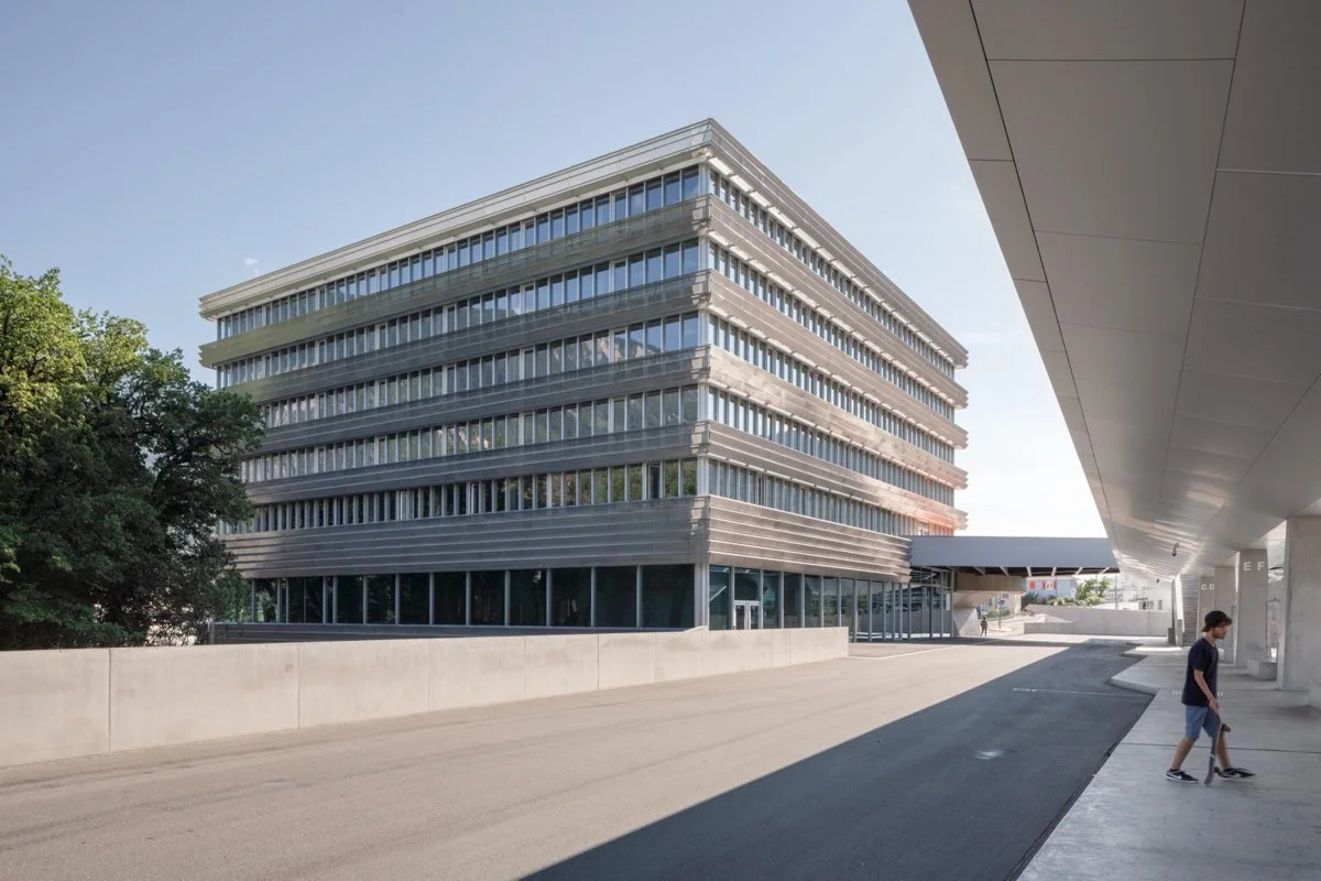 商学院与通识教育（School of Business and General Education）