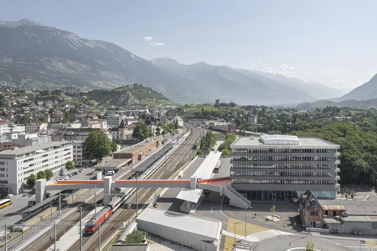 商学院与通识教育（School of Business and General Education）