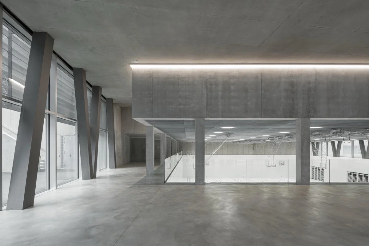 商学院与通识教育（School of Business and General Education）