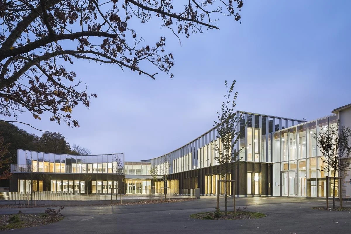 紫罗兰学校集团（Les Violettes school group）