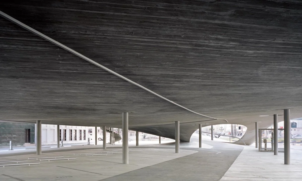 巴林停车场的珍珠小径（Bahrain Car Park for the Pearl Path）